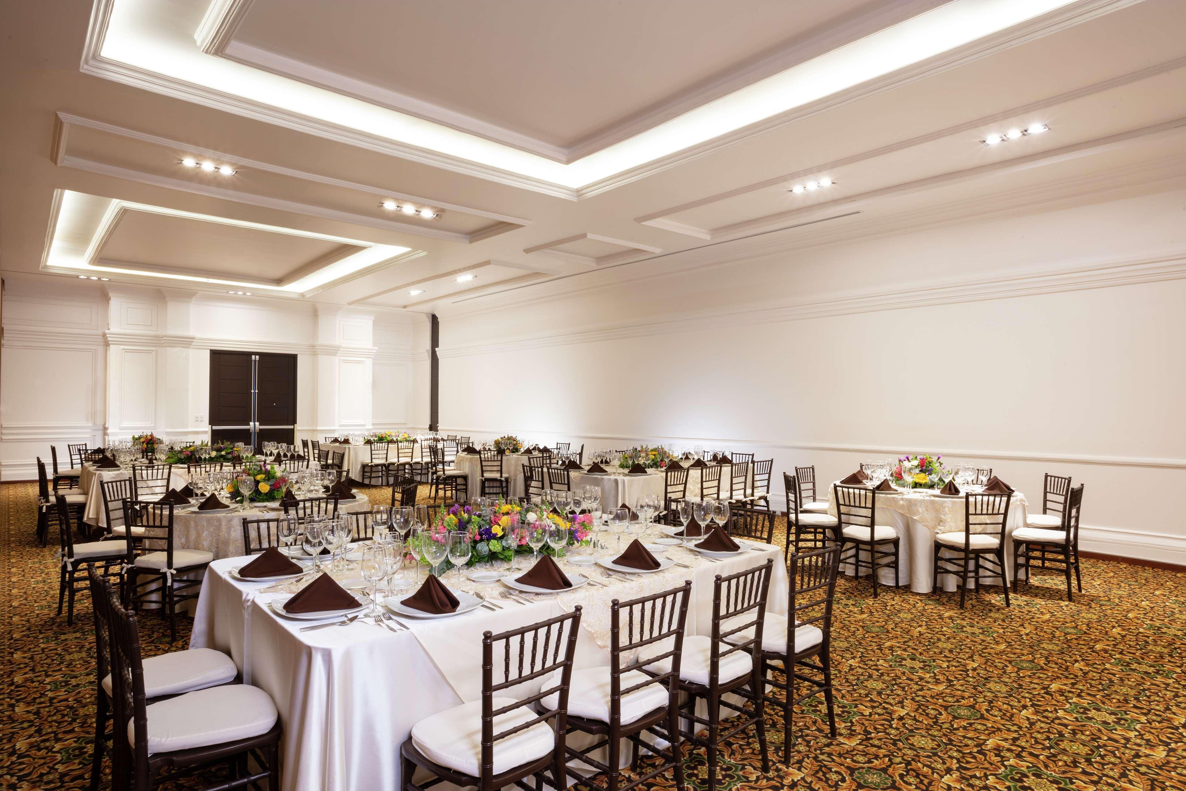 Doubletree By Hilton Toluca Hotell Exteriör bild
