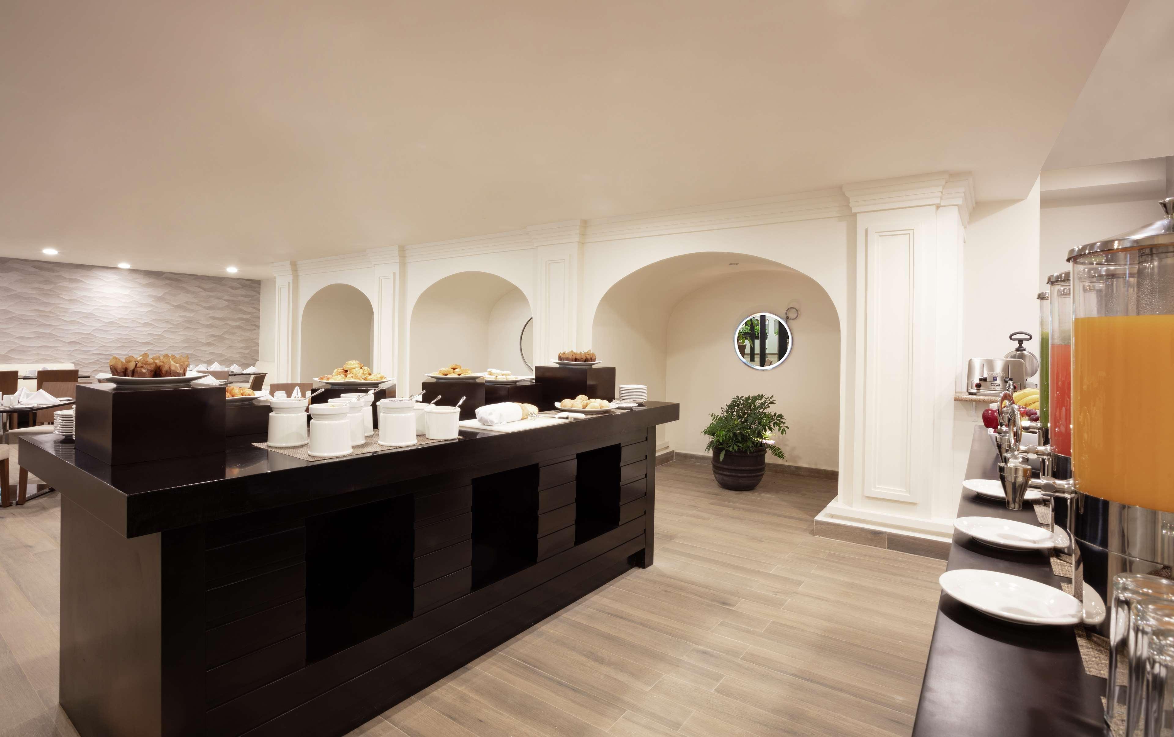 Doubletree By Hilton Toluca Hotell Exteriör bild