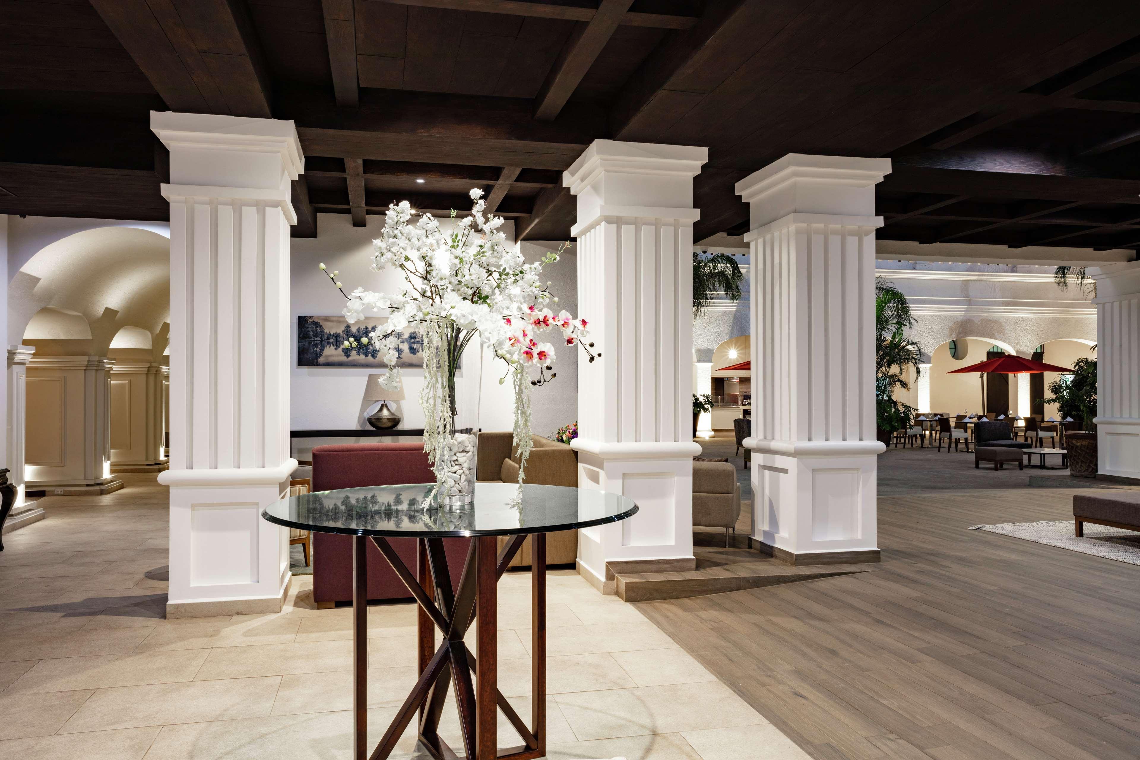 Doubletree By Hilton Toluca Hotell Exteriör bild
