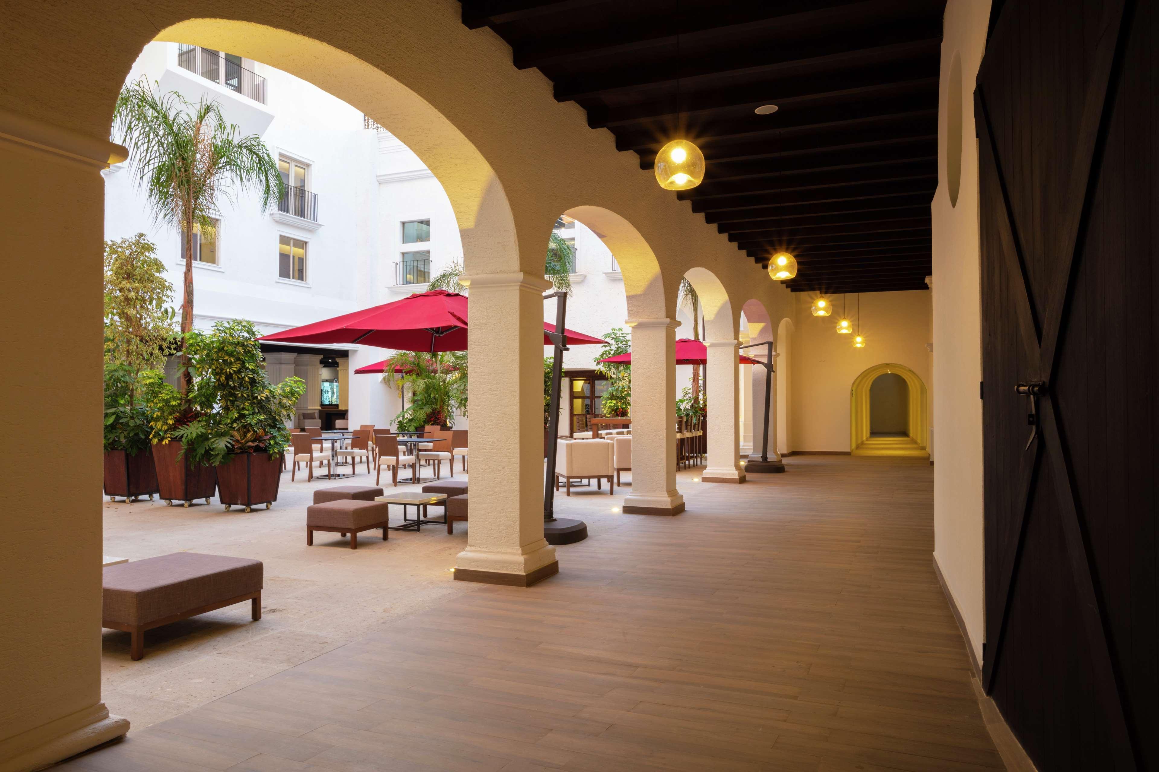 Doubletree By Hilton Toluca Hotell Exteriör bild