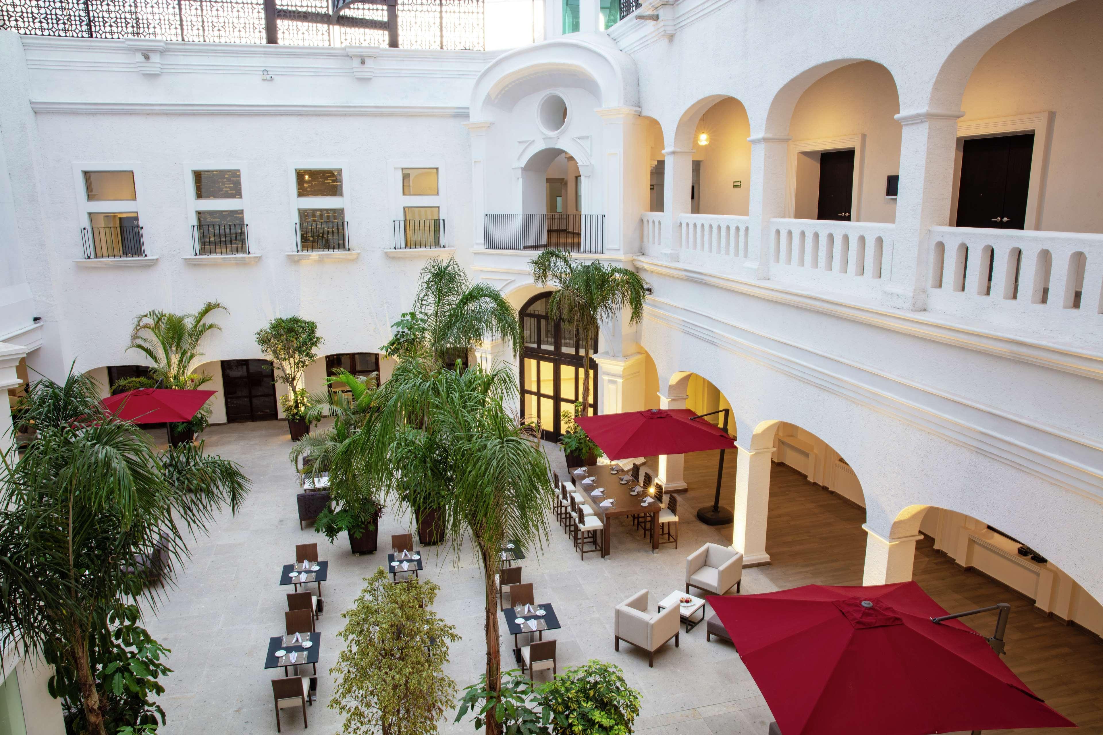 Doubletree By Hilton Toluca Hotell Exteriör bild