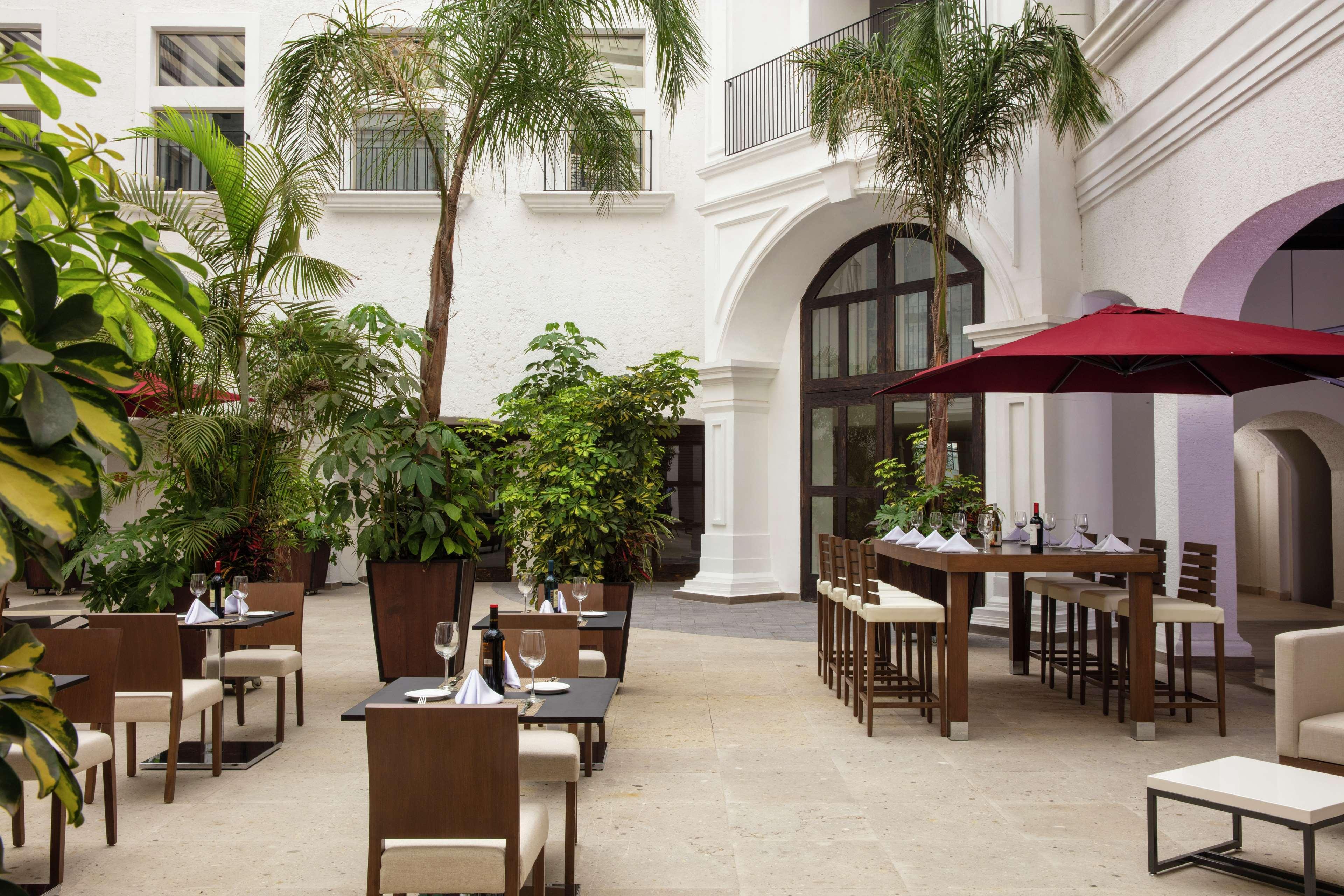 Doubletree By Hilton Toluca Hotell Exteriör bild