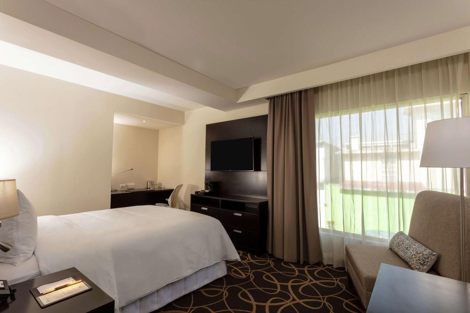 Doubletree By Hilton Toluca Hotell Exteriör bild