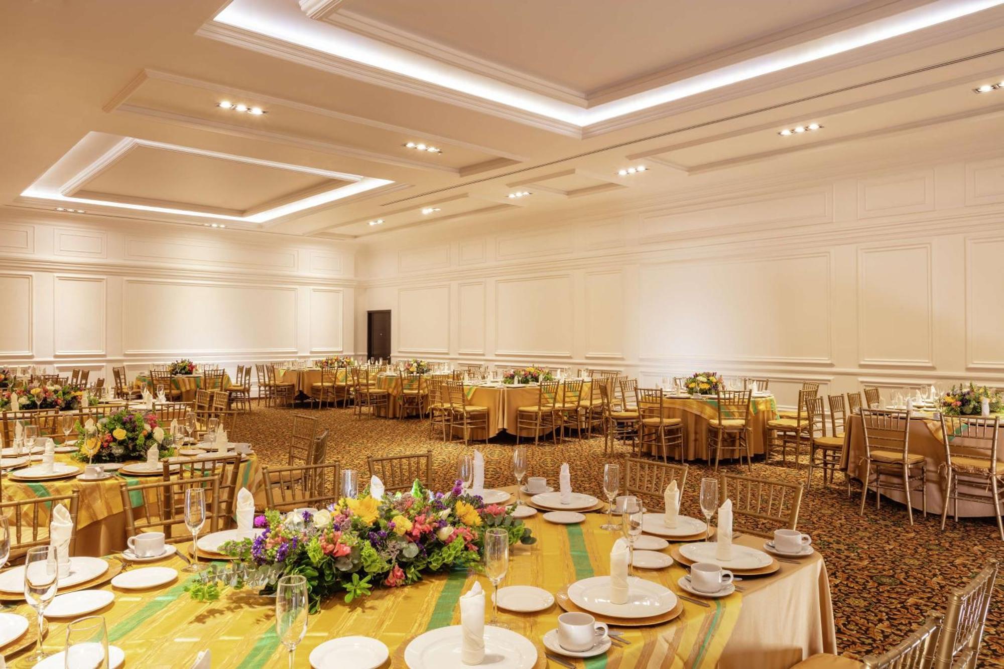 Doubletree By Hilton Toluca Hotell Exteriör bild