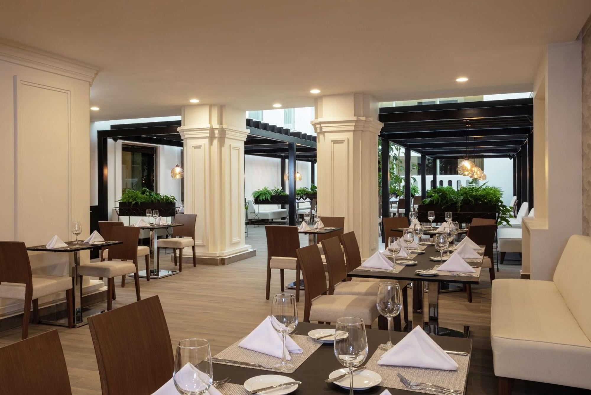 Doubletree By Hilton Toluca Hotell Exteriör bild