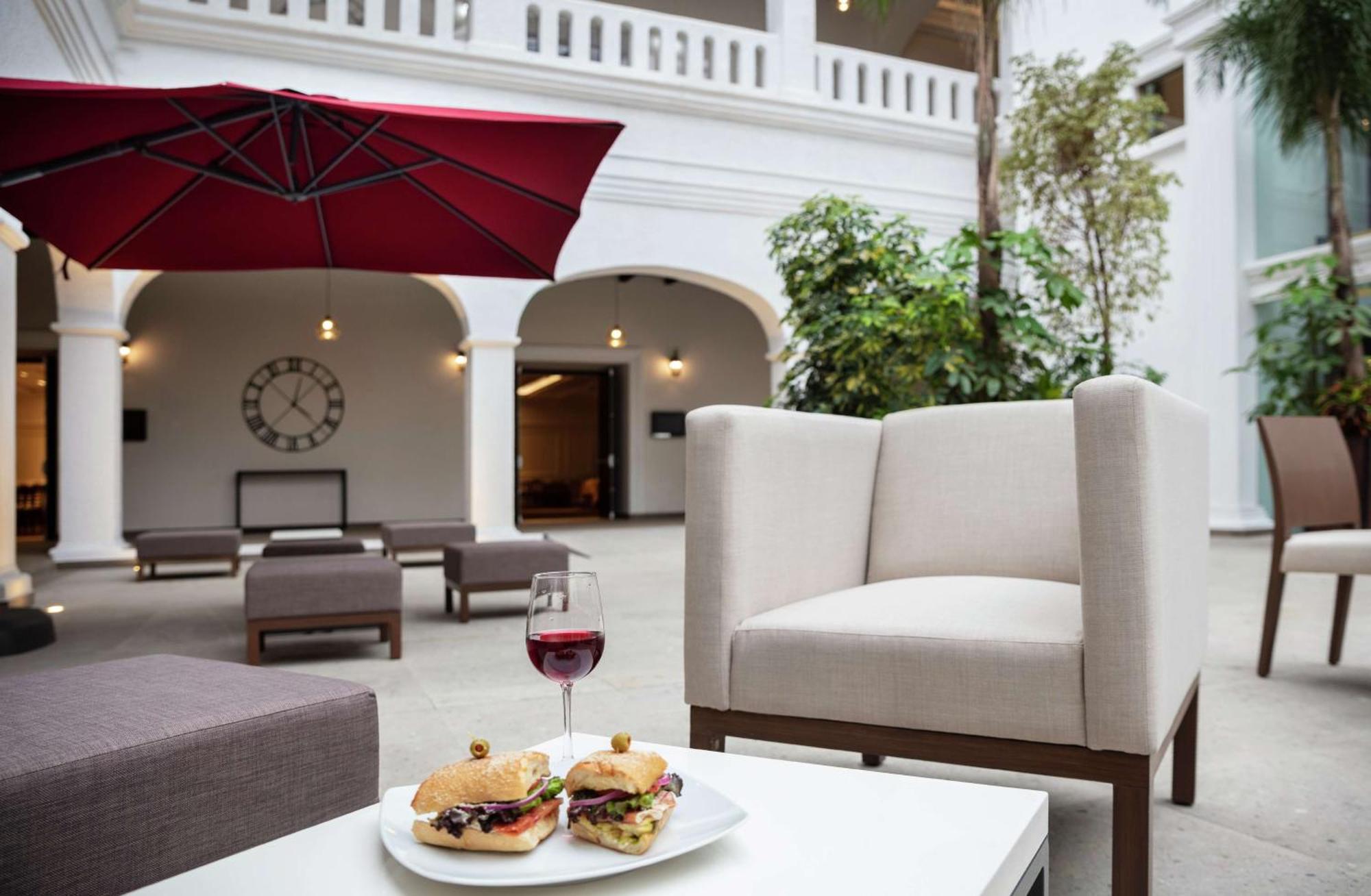 Doubletree By Hilton Toluca Hotell Exteriör bild