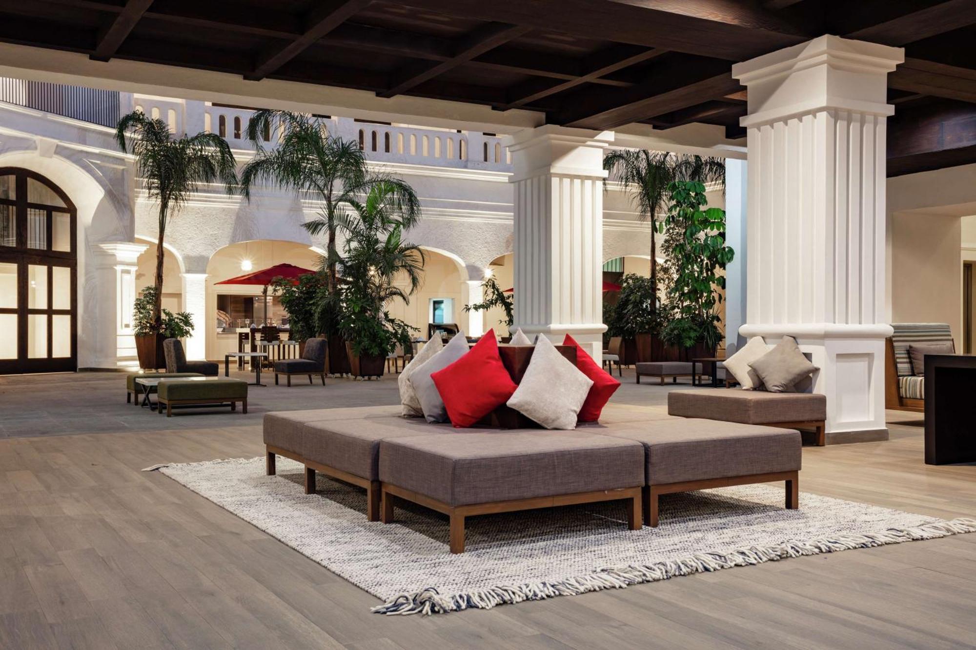 Doubletree By Hilton Toluca Hotell Exteriör bild